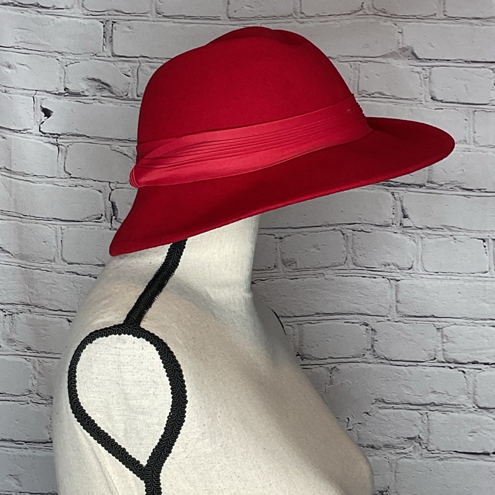 Betmar Vintage Red Wool Felt Cloche Hat - Picture 8 of 14